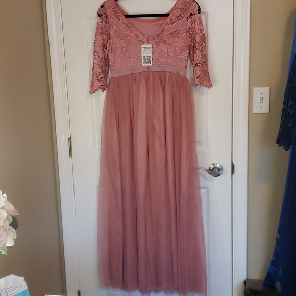 Lace and crinoline dress - Picture 3 of 3